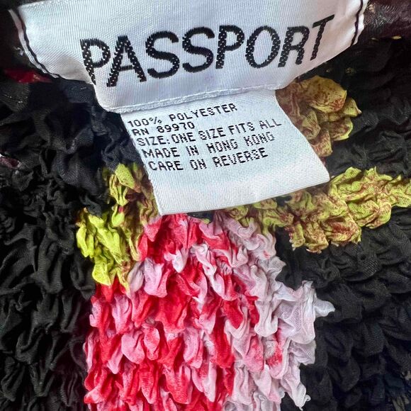 Vintage Popcorn Crinkle Top by Passport Black Red Roses Floral Womens One Size - Picture 2 of 4